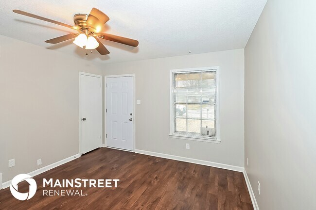 Foto del edificio - 4229 Forest View Dr