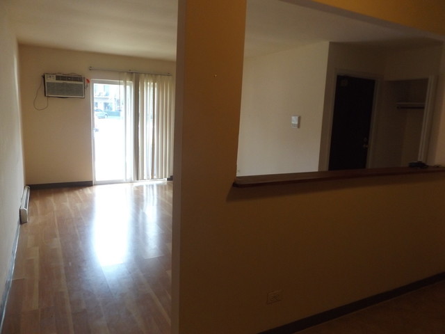 Building Photo - 710 W Huntington Commons Rd