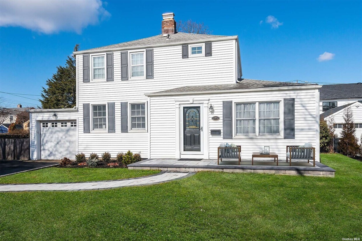 Primary Photo - 125 Lexington St