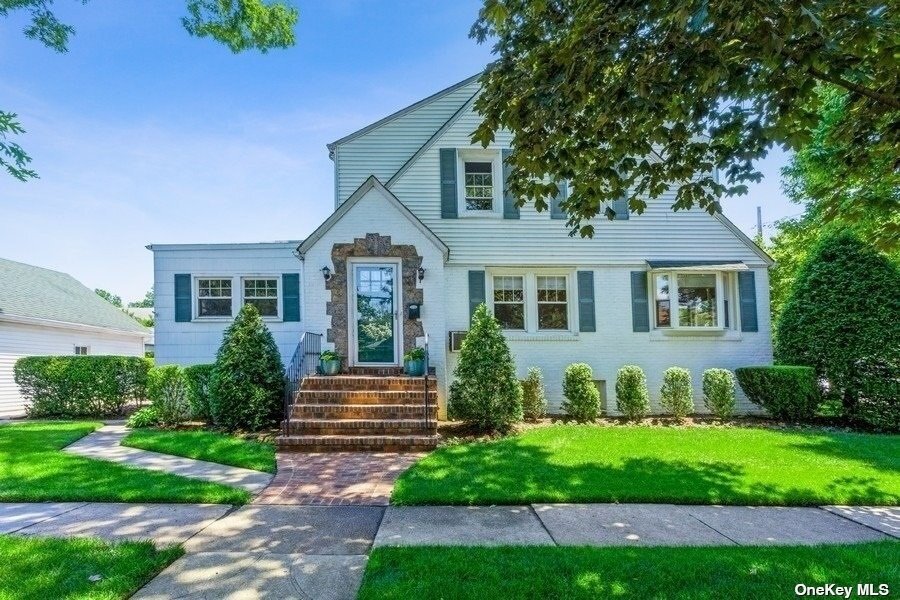Primary Photo - 37 Pine Ave