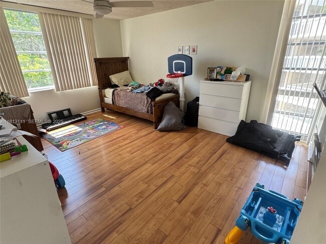 Foto del edificio - 7011 Environ Blvd