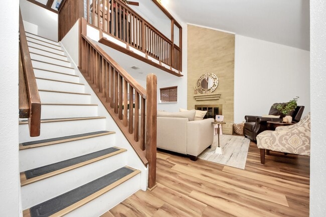 Building Photo - 18 N Deerfoot Cir