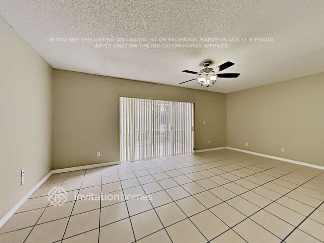 Foto del edificio - 861 NW 208th Dr