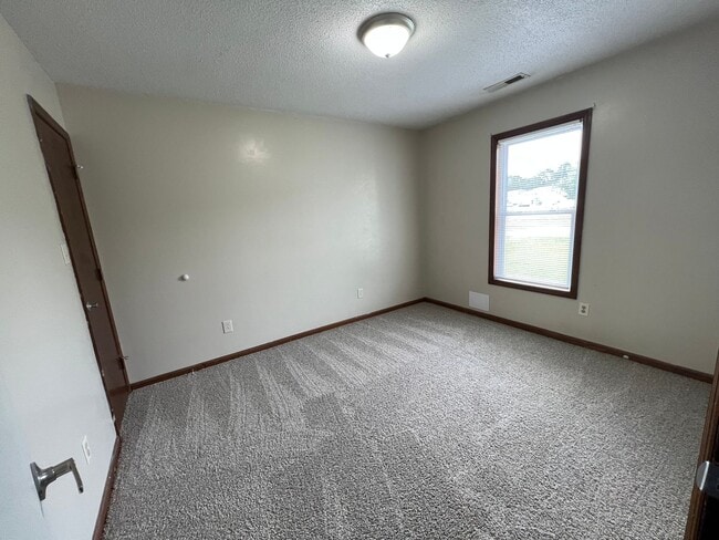 Building Photo - Nice two bedroom two bath home that is centrally located. Just minutes to Camp Lejeune, Camp John...