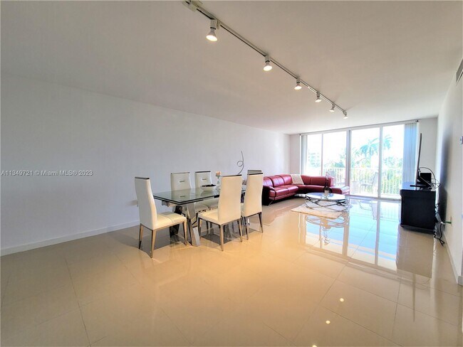 Foto del edificio - 10350 W Bay Harbor Dr