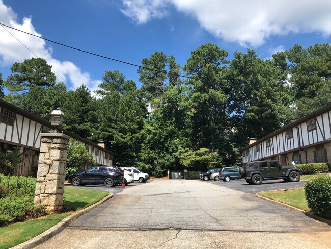 Building Photo - 2956 N DeKalb Dr