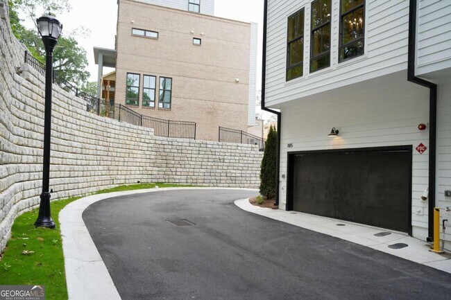 Building Photo - 1815 Gotham Ln NE