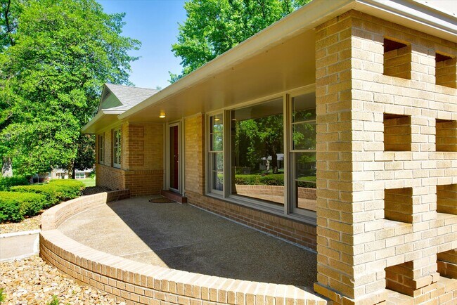 Foto del edificio - 16 Spoede Hills Dr