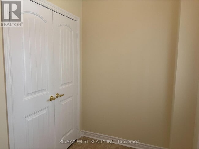 Building Photo - 12 Haviland Cir