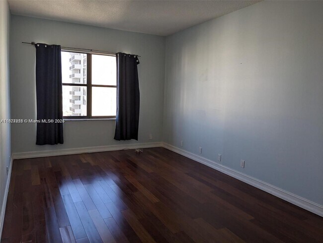 Building Photo - 18151 NE 31st Ct