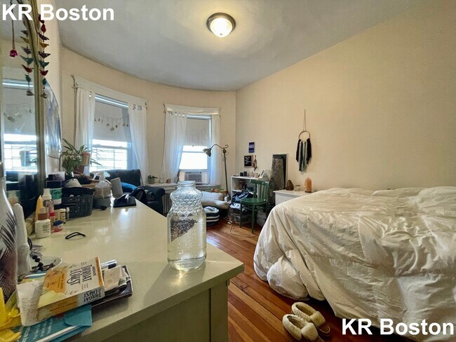 Building Photo - 43 Strathmore Rd