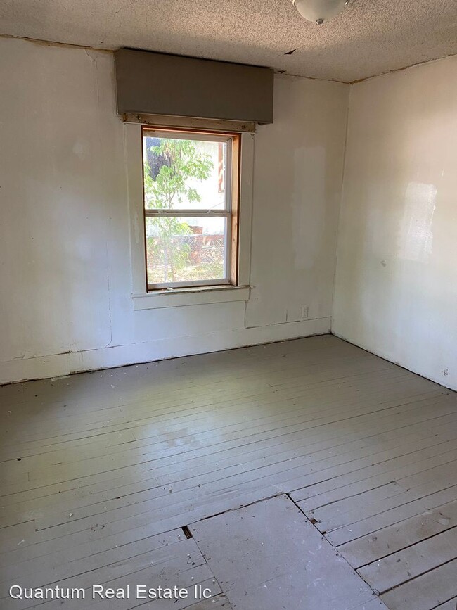 Building Photo - 3 br, 1 bath House - 3919 Rowe Ave.