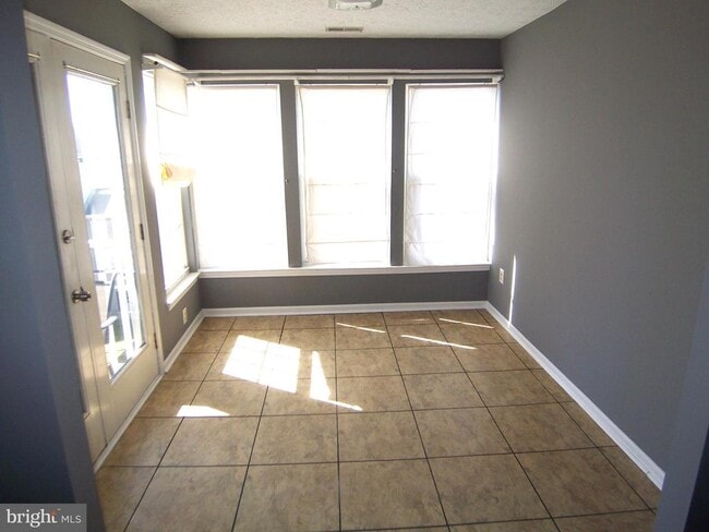 Building Photo - 902 Swallow Crest Ct
