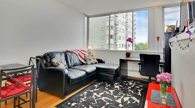 Building Photo - English Bay Tower