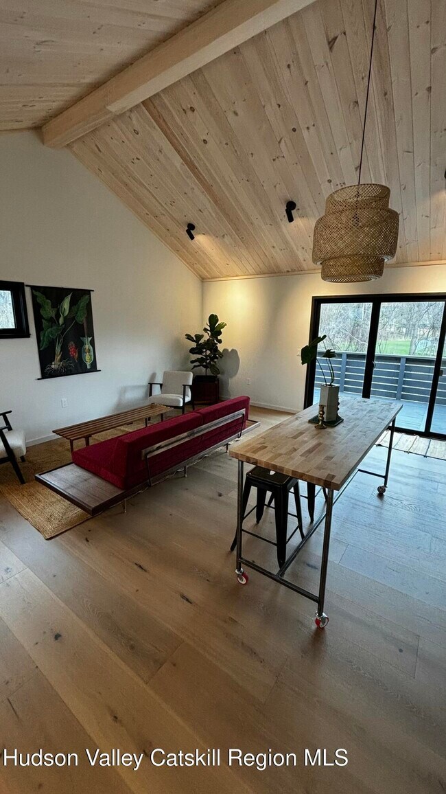 Foto del edificio - 13 Regal Rd