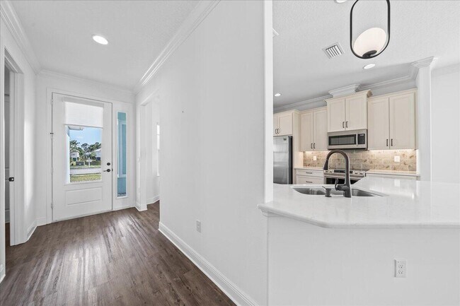 Building Photo - 585 Lorelei Ave