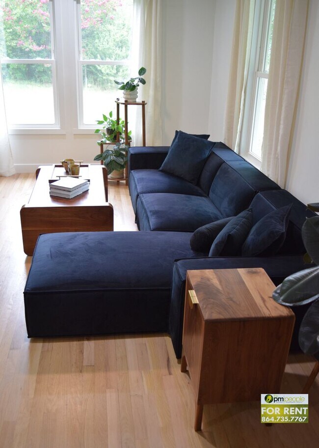 Building Photo - Beautiful Property with 3/1.5 Home!