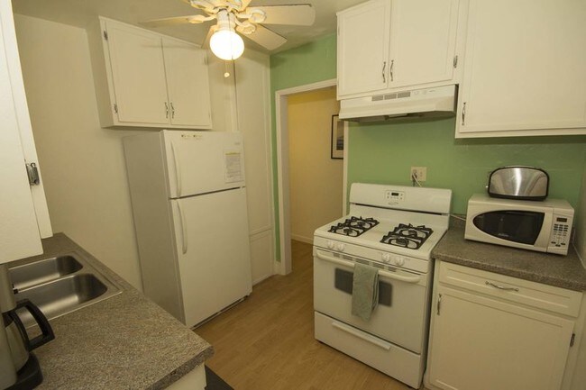 Foto del edificio - 3675-3679 Bayside Ln