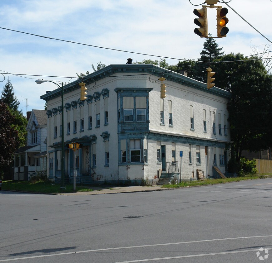 1151 Park Ave, Utica, NY 13501 Apartments at 1151 Park Ave Utica, NY