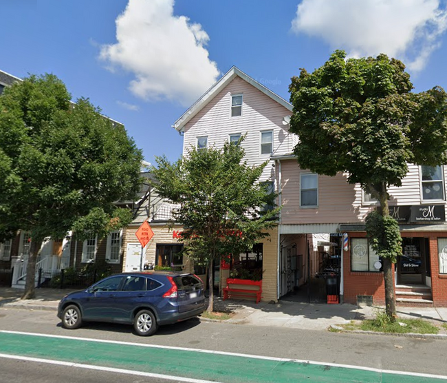 Foto del edificio - 585 Somerville Ave