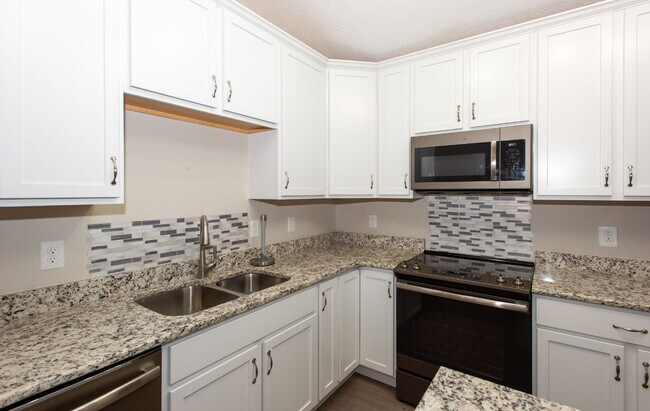 Building Photo - 5339 Avery Woods Ln