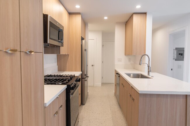 Foto del edificio - 1400 E Palm Canyon Dr