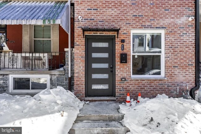 Building Photo - 458 W Earlham Ter