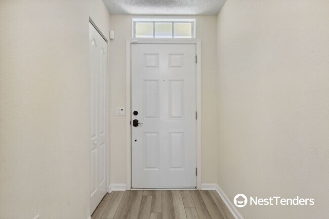 Building Photo - Four Bedroom Just Off Amelia Concourse!