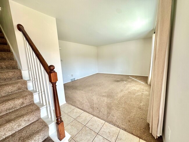 Entrance - 2748 Mineral Point Ave