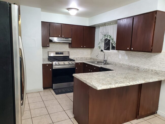 Foto del edificio - 627 Sir Michael Dr