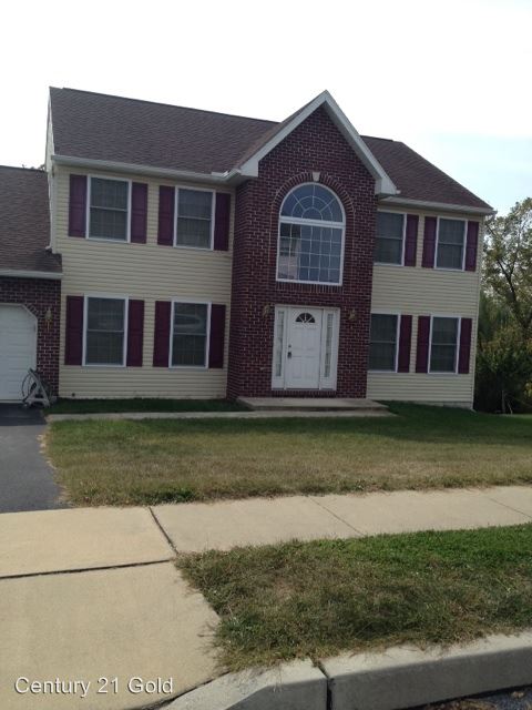 Primary Photo - 10 Sawgrass Dr