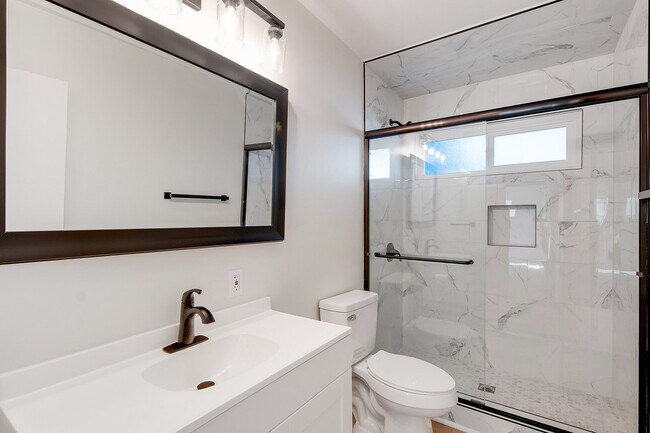 Bedroom 2 Bathroom - 14414 Addison St