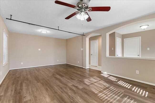 Foto del edificio - 16218 Bunker Ridge Rd