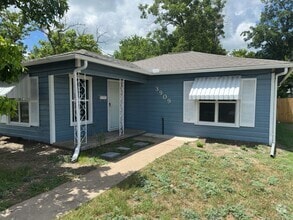 Building Photo - 3909 Roselawn Dr