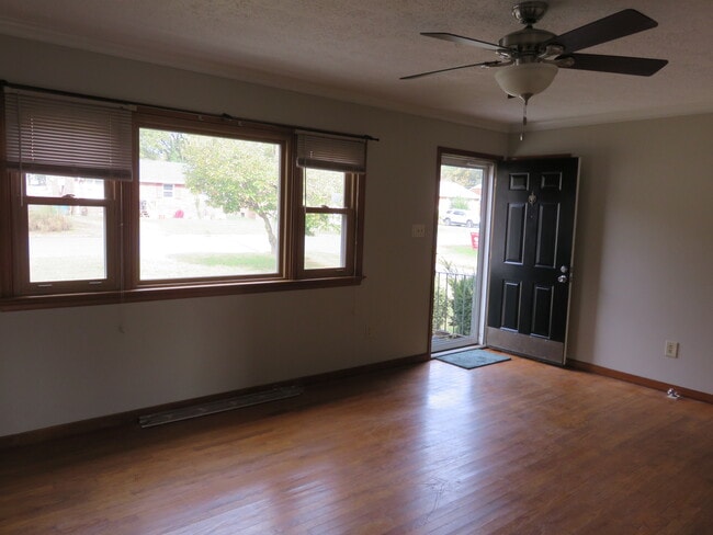 Foto del edificio - 231 N Mapleleaf Ave