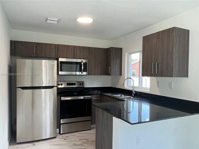 Foto del edificio - 823 NW 4th Ter   Hallandale Beach Fl 33009