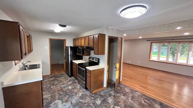 Foto del edificio - 3733 3rd Pl NW