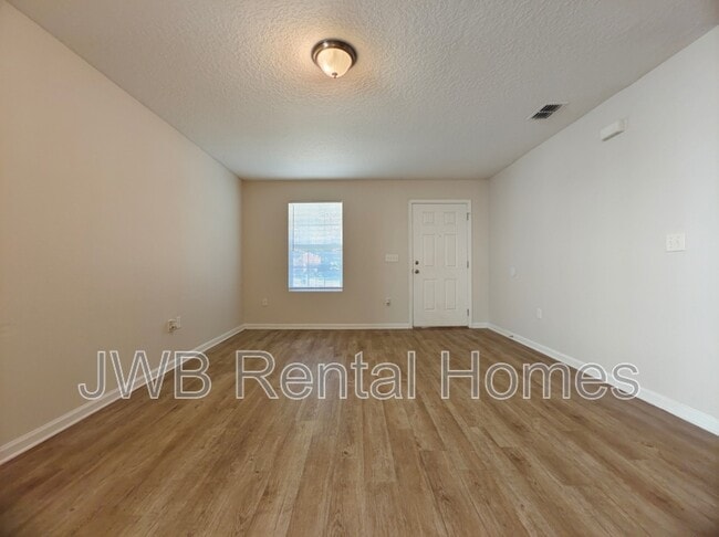 Foto del edificio - 8606 Eaton Ave