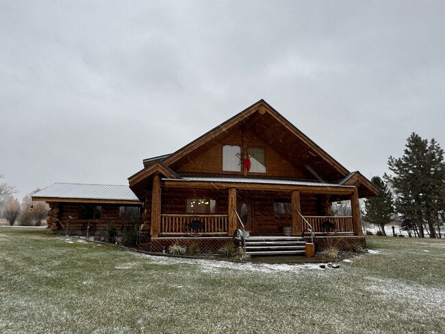 Foto del edificio - Enchanting Log Home for Lease