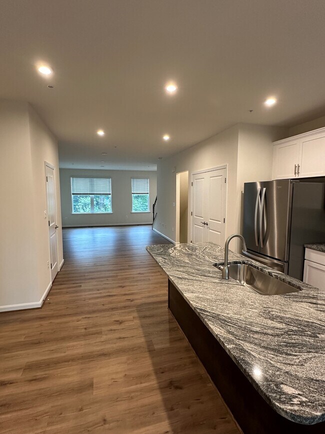 Foto del edificio - 1104 Thomas Trl