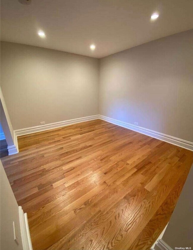 Foto del edificio - 132-40 Sanford Ave