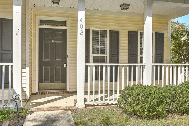 Building Photo - Gorgeous 2 Story Home In Belle Hall!