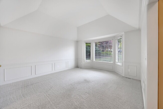 Foto del edificio - Welcome to your new home, located in Deer Creek, where pets are welcome.