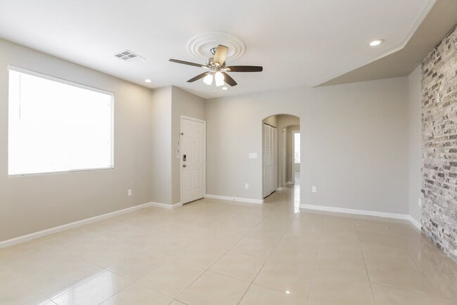 Building Photo - 8139 W Ficus Dr