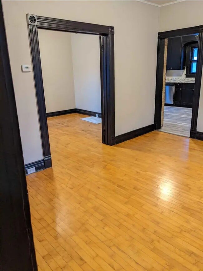 Foto del edificio - 820 E North St