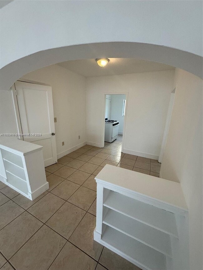Foto del edificio - 945 Bay Dr
