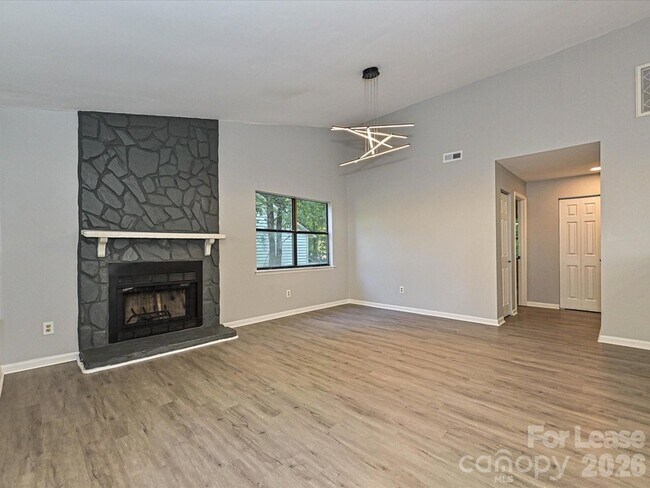 Foto del edificio - 633 Pennwood Ln