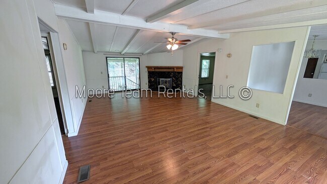 Building Photo - 3/2 Country Double Wide
