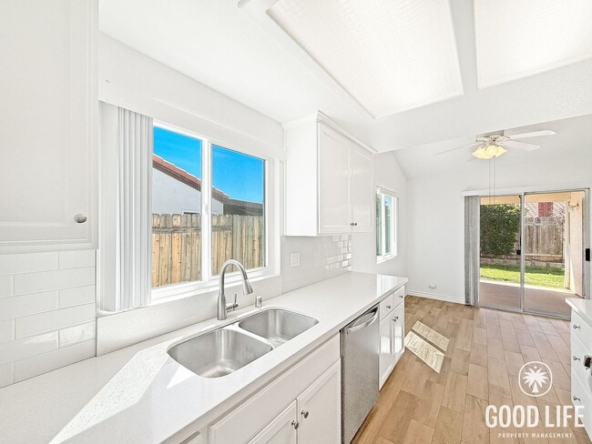 Building Photo - Northeast Escondido Gem | Spacious 4BR with Modern Updates