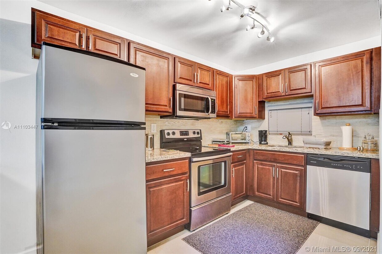 8901 S Hollybrook Blvd Unit 202, Pembroke Pines, FL 33025 Condo for